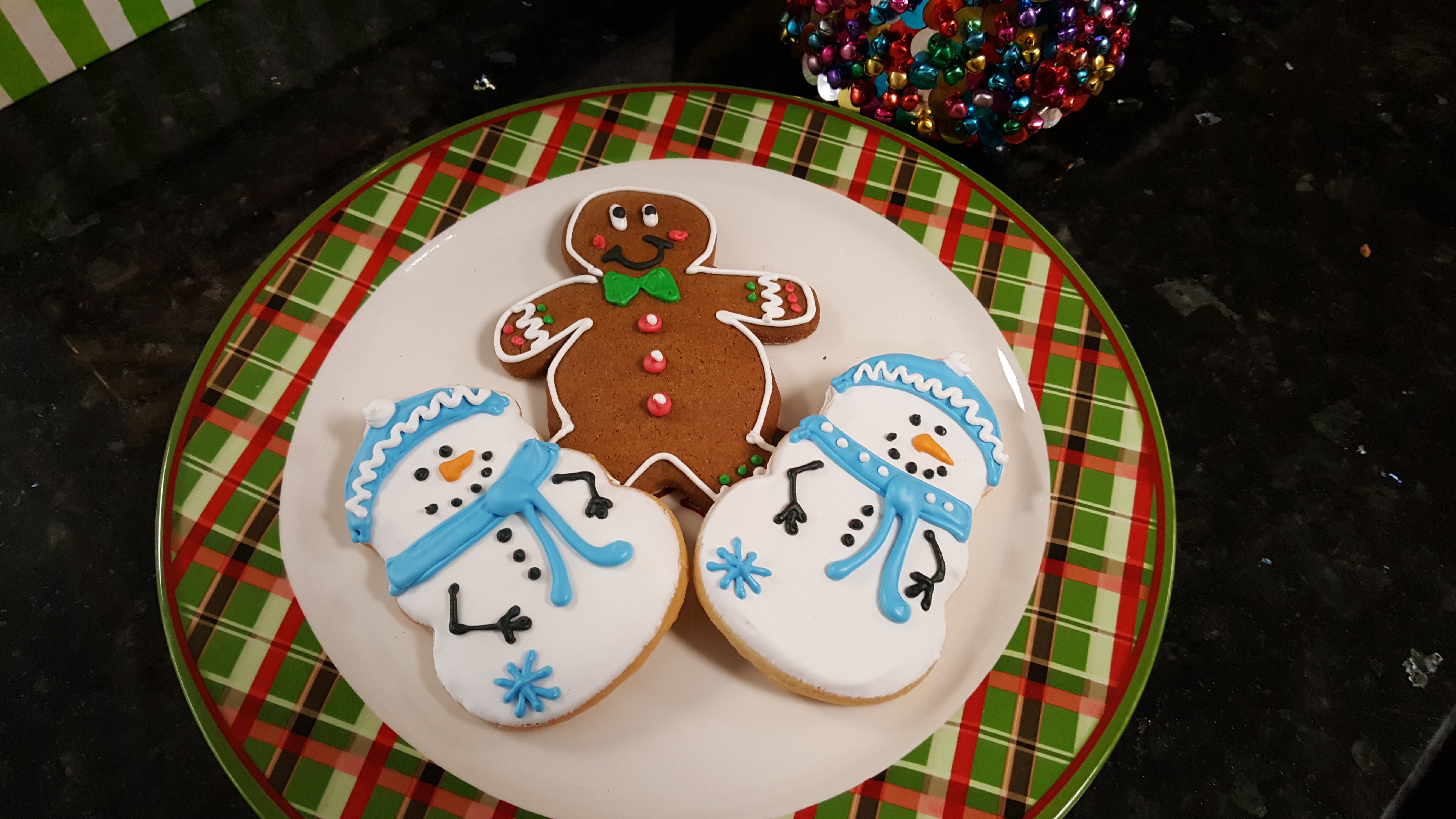 Dec - Buckies - Gingerbread and snowmen